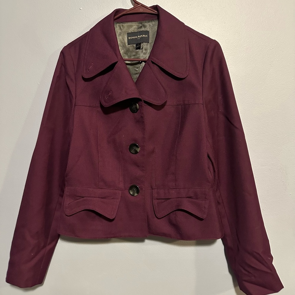 This is a brilliant color, wonderful for 3 season wear.
